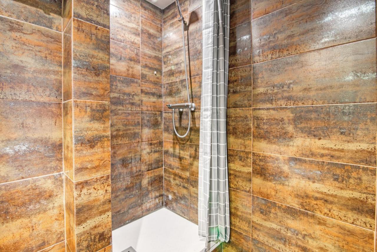Cozy Penthouse, 20 Min To Downtown, Alcala Norte Madrid Dış mekan fotoğraf